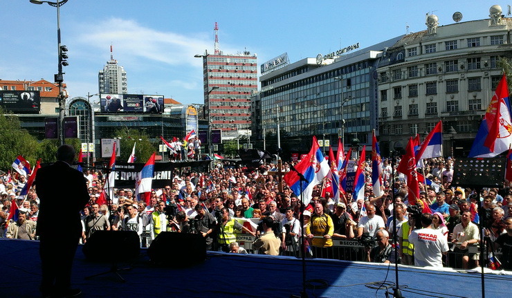 Amid media blackout Serbians continue to protest capitulation of Kosovo
