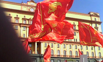 Communist March Photos on Victory Day taken with a really bad palm camera 04