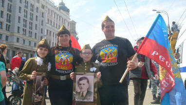 Victory Day 2015 Moscow Crowd Photo 04